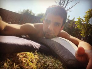 Renato Jofré Instagram - Aquí imaginándome que toy con ☀️ de verano🤥🥴 #buensabado