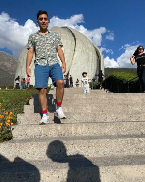 Renato Jofré Instagram - Paseando por Stgo👣🚶🏽‍♂️🪷🌚#templobahai #santiagodechile #sabado