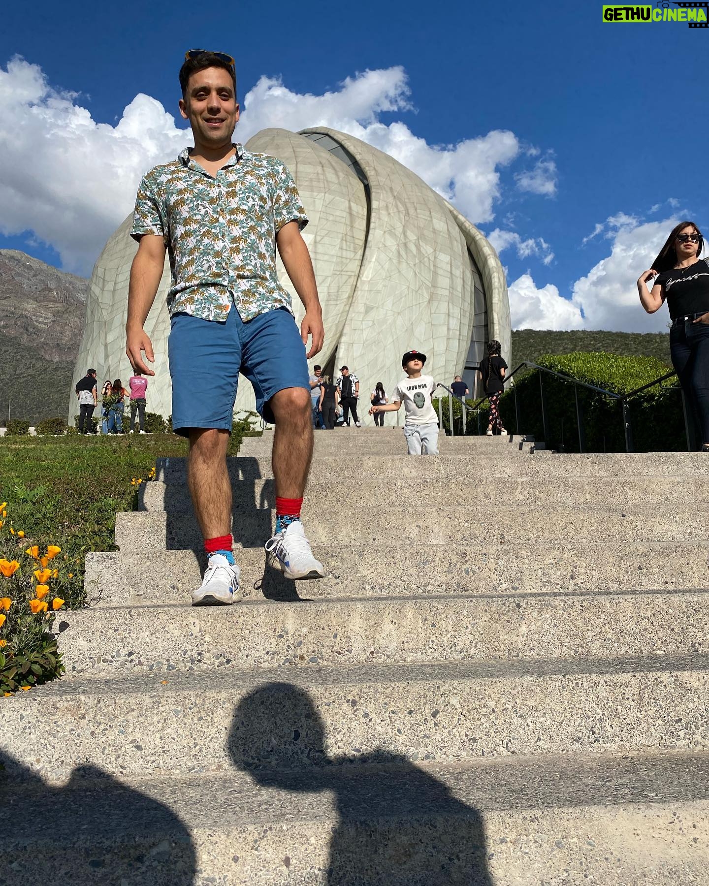 Renato Jofré - 2.5K Likes - Paseando por Stgo👣🚶🏽♂️🪷🌚#templobahai #santiagodechile #sabado