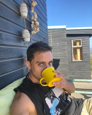 Renato Jofré Instagram - 🪻🌻🌚Primaverando🌱💐🪲🐝🦀🦜🎋
