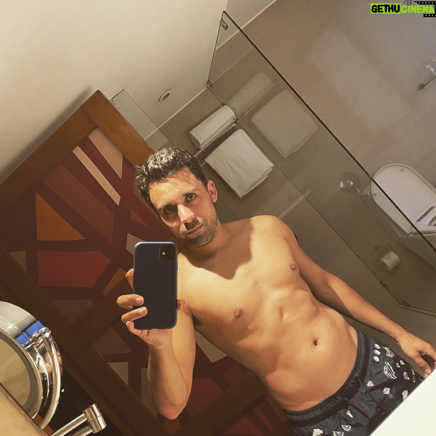 Renato Jofré - 1.2K Likes - Listo 🏊♂️