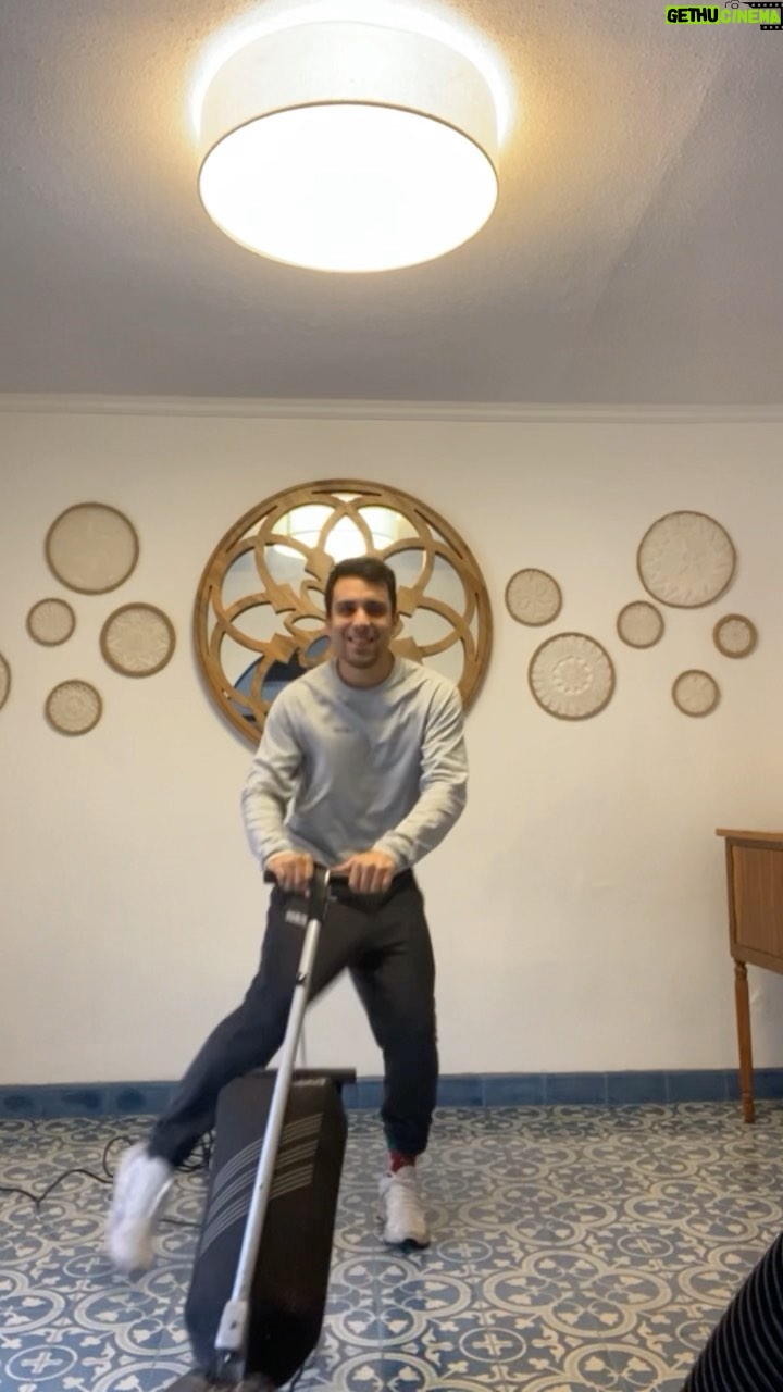 Renato Jofré - 1.1K Likes - Actividad favorita de un sábado por la mañana⚡️