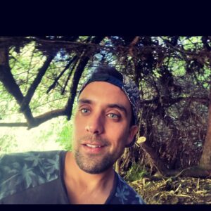 Renato Jofré Instagram - 🦎De hoy subiendo el cerro👣 
#mitaddesemana #alegria
