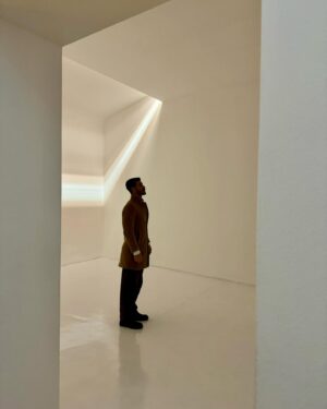 Renato Mendonça Instagram - Impossível não se impressionar com a dimensão que a Semana de Design de Milão ganhou com o passar dos anos!

Para além do Salão do Móvel, as marcas de mobiliários e principais grifes apresentam instalações, exposições e ativações por toda a cidade. Se já é uma delícia caminhar pela capital da moda e do design durante o ano, nesta semana, somos surpreendidos em cada rua.

Selecionei apenas alguns dos meus eventos favoritos, mas voltei com a galeria repleta de registros e muita inspiração para os novos projetos. 

Quem também esteve por lá?