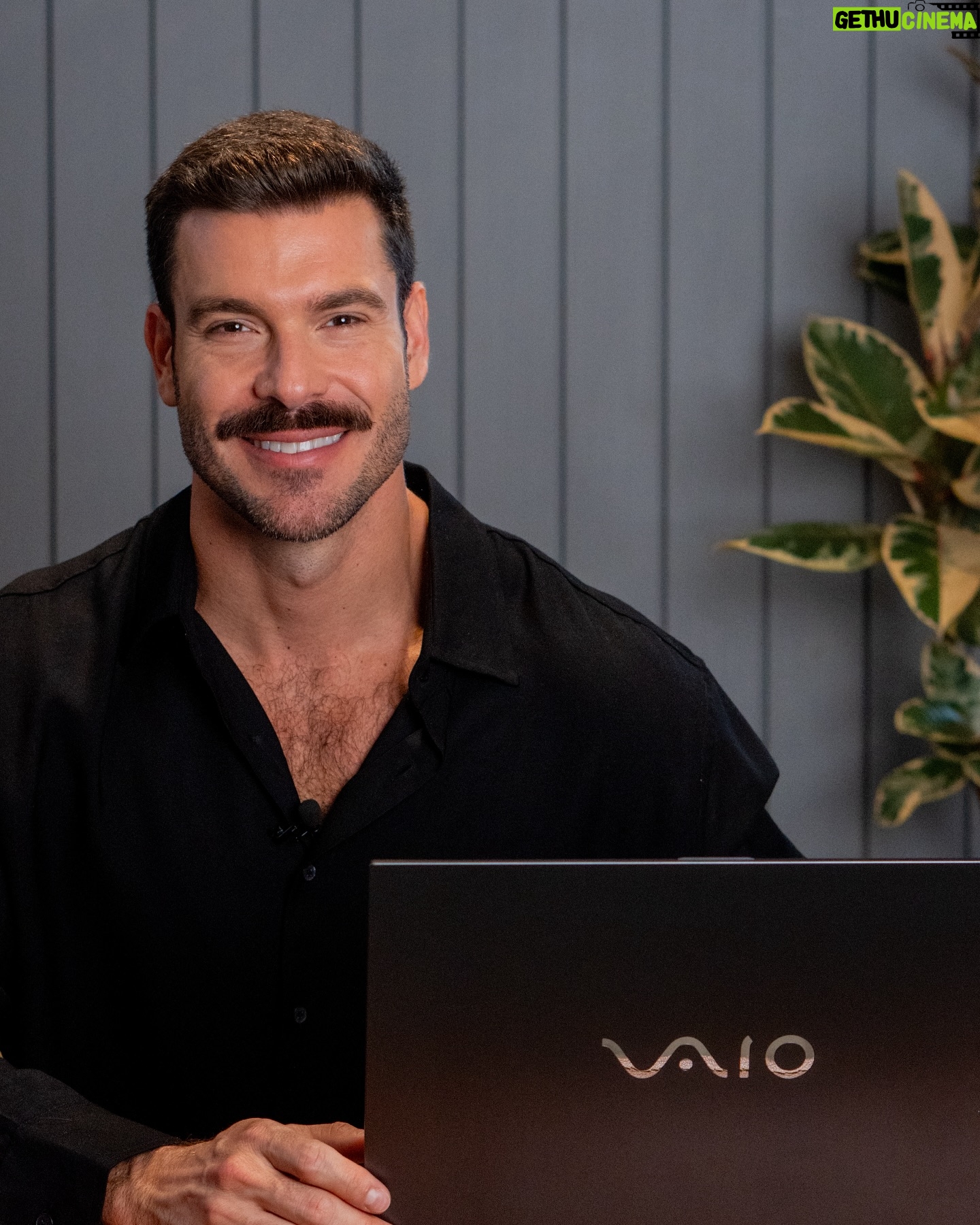 Renato Mendonça - 2.5K Likes - Nada tira mais um arquiteto do sério que um computador travando a todo momento!
No nosso dia a dia, precisamos de máquinas de alta performance, que otimizem nosso tempo e possam ser carregadas para todo lugar.
Como já estava passando da hora de trocar o meu notebook, escolhi o novo Vaio FH15 e estou amando! Em breve, trago um vídeo com todas as minhas considerações.
O que vocês querem saber sobre o lançamento da @brvaio ?