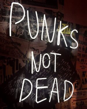 Renato Russo Instagram - PUNKS NOT DEAD. 
. . . 
#RenatoRussoEterno
#ExposiçãoRenatoRusso 
#LegiãoUrbanaProduções