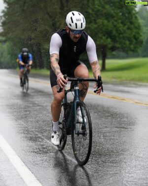 Renaud Blanchet Instagram - Ironman 70.3 Mont-Tremblant ✅ 

Mais quelle expérience incroyable! Un test de caractère du début à la fin. Une nage dans un lac complètement chaotique, 90km de vélo sous une pluie torrentielle et 21.1km de course le sourire fendu jusqu’aux oreilles.

J’ai savouré chaque moment, même lorsque c’était difficile. Une édition dont tous les participants se rappelleront. 

Un gros merci à tous les gens sur place pour vos encouragements. Vous n’avez pas idée à quel point ceux-ci sont appréciés sur le parcours.

Merci à @tri.vince de chez @bartcoaching pour l’encadrement et la préparation. Merci @g.sm1th de m’avoir transmis ton savoir sur ce sport. Merci à @spineti de m’avoir montré et partagé la discipline à l’entraînement. Merci @andrefelixmartin pour la préparation physique. Merci @didier.jean.564 et @maudelorme d’avoir pris le temps d’être venus me voir sur place.

Et en dernier, merci à ma p’tite mère, qui a été là dans la dernière année pour m’appuyer dans toutes les montagnes russes de ma vie personnelle. Qui a été là dimanche dernier à 5:00 du matin, trempée à la lavette, mais souriante et fière de moi. Je t’aime, je te le dirai jamais assez souvent ♥️

Prochain objectif, full marathon? Full Ironman? 🏊🏼🚴🏼🏃🏻