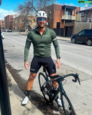 Renaud Blanchet Instagram - Avril 2024 🚴🏼🤳🐶🥩🍟