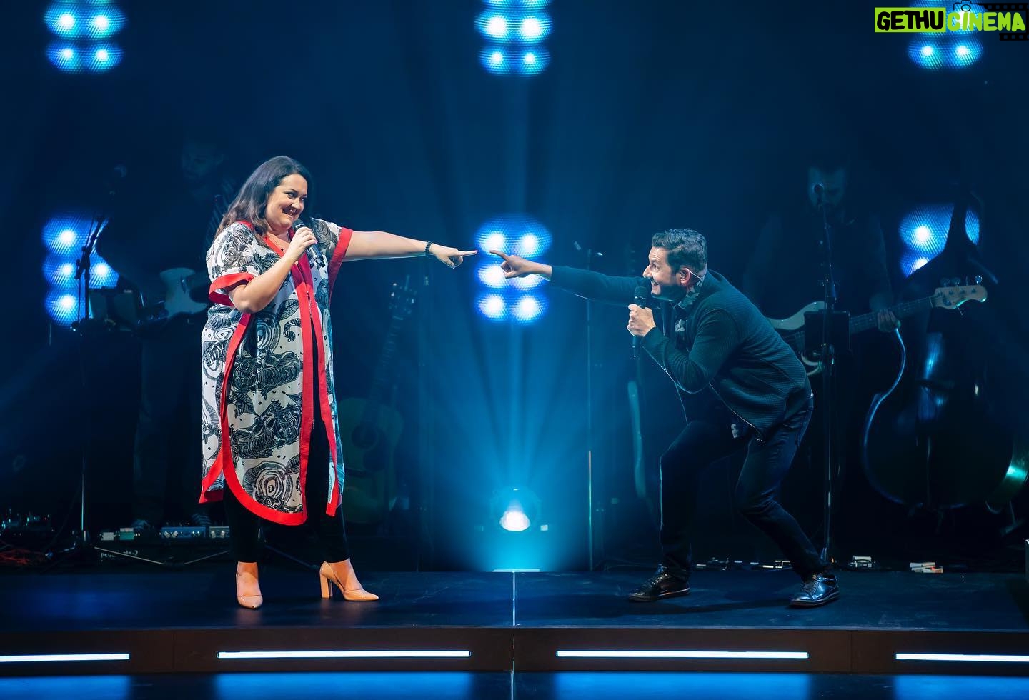 Renée Wilkin - 239 Likes - Passion, intensité et fous rires .
Été 2021 ☀️
Deux, les plus grands duos ❤️
10 done, 🎶17 more shows to go !!!
📸 @snapeskypics
#beautriodechouchounes #marilonmerguez #monétoile #retoursurscnène #duo #trio #carrosse #okjarrete #repentigny #victoriaville