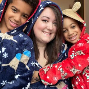 Renée Wilkin Instagram - Joyeux Noël de nous 3 et nos Onesies! 

#famille #joyeuxnoel #christmas #pj