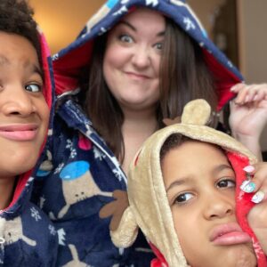 Renée Wilkin Instagram - Joyeux Noël de nous 3 et nos Onesies! 

#famille #joyeuxnoel #christmas #pj