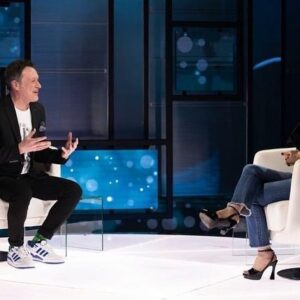Renée Wilkin Instagram - Quel honneur d’avoir pu chanter l’univers de @stephane_fallu , une personne sensible et intègre ! 

Merci à toute l’équipe 
d’ @endirectdelunivers , qui nous fait vivre de beaux moments chaque fois! 

Un plateau qui crée de la magie chaque samedi! 

📸 @ericmyrephoto