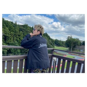 Renn Kiriyama Instagram - ・
僕がデザインしてる
@sickness_tokyo より
新作アウターと
オーバーサイズスウェット

背中で語るコーチジャケットは
自分は2サイズがジャストな雰囲気でした。スウェットの方は2でも3でもどちらを着ても気分で選んで良さそう

明日20日の朝10時がラストオーダーなので
気になっていた方は是非この機会に秋支度してください。

最近よくサーキットにいるキリーでした

取扱店舗
@thepar_kstore 

着用サイズ
Coach Jacket
Olive size2
Black size3

Sweat
Sand size2
Black size3