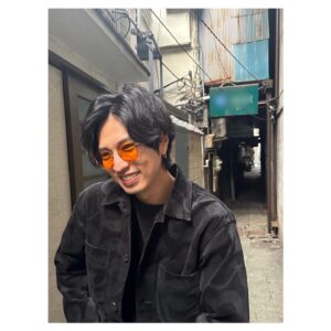 Renn Kiriyama Instagram - ・
🖤🧡🖤
さっきの写真はスレッズへ
ときに笑ったりもします
#ブラックコーデ 
#大人セットアップ 
@calee_official