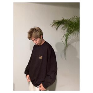 Renn Kiriyama Instagram - ・
僕がデザインしてる
@sickness_tokyo より
新作アウターと
オーバーサイズスウェット

背中で語るコーチジャケットは
自分は2サイズがジャストな雰囲気でした。スウェットの方は2でも3でもどちらを着ても気分で選んで良さそう

明日20日の朝10時がラストオーダーなので
気になっていた方は是非この機会に秋支度してください。

最近よくサーキットにいるキリーでした

取扱店舗
@thepar_kstore 

着用サイズ
Coach Jacket
Olive size2
Black size3

Sweat
Sand size2
Black size3