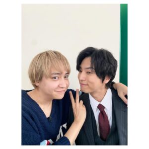 Renn Kiriyama Instagram - ・
やばいよ、会えて超嬉しかった
数えてみたら10年超えてたよ
エモいの極みでした
とめとめー
#ヒルナンデス
#れんとめ
@hikaru.yaotome1202