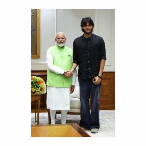 Renu Desai Instagram - oka thalliga naaku enaleni santoshaanni icchina sandarbham Kalyan garitho velli Akira,  Narendra Modi garini kalisi vaaritho photo digadam. Vyakthigathanga naku BJP and Modi garante chala abhimaanam. Alaantidi eeroju ee photo choosthunte na manasu udwegaaniki guraindi. Na kallu aanandamtho merisipoyaai.. naa hrudayam nindipoindi. Akira ni bless chesina Modi gariki dhanyavaadaalu. Alaage Akira meeda intha Prema kuripisthunna mee andariki Peru peruna krutagnyathalu🙏