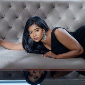 Renu Soundar Instagram - 🌸

photography @rejibhaskar_ 
stylist  @stylethaara 
mua. @makeupbymehasantosh