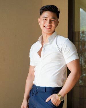 Renz Lagria Instagram - Ang Simple pero lakas ng DATING! online selling later Check it sa Renz Lagria FB page! Starts around 6 pm kitakits 🤗