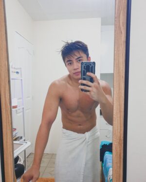 Renz Lagria Instagram - Kelangan matulog ng maaga hirap magtanggal ng Tabs!!😖😤😤