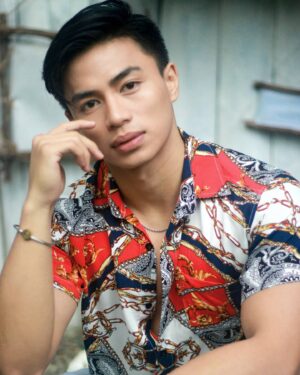 Renz Lagria Instagram - Sometimes its what you wear that gives you confidence. 

@keziahclothingshop
Styling l @jeroldominguez •
📸@yin.dynasty •
Grooming l @jdwillbe •
Edit l Renz Lagria •