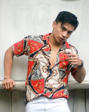 Renz Lagria Instagram - Sometimes its what you wear that gives you confidence. 

@keziahclothingshop
Styling l @jeroldominguez •
📸@yin.dynasty •
Grooming l @jdwillbe •
Edit l Renz Lagria •