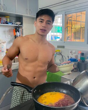 Renz Lagria Instagram - Simpleng itlog cornbeef lang 😚