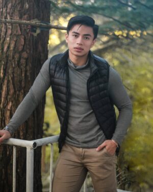Renz Lagria Instagram - You're worthy of being chosen,fought for,and loved. Remember that. 

@keziahclothingshop
Styling l @jeroldominguez •
📸@yin.dynasty •
Grooming l @jdwillbe •
Edit l Renz Lagria •@keziahclothingshop
Styling l @jeroldominguez •
📸@yin.dynasty •
Grooming l @jdwillbe •
Edit l Renz Lagria •