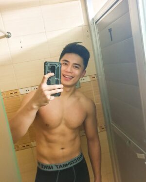 Renz Lagria Instagram - Kmusta nman po kayo?? akoy magbabalik! handa na mag mine? happy happy na katatapos mag workout eh 😅