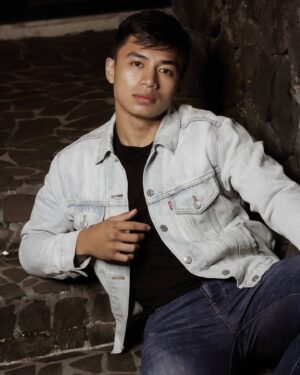 Renz Lagria Instagram - Hello intagram🤗 and to all of you following me here , I just want to thank you all if you're reading this! 🥰 Salamat sa pag follow at supporta ayun lang po 😁 Labyu guys! 

My toxic Lover the series malapit na. 
abangan nyo po si Clark duon!