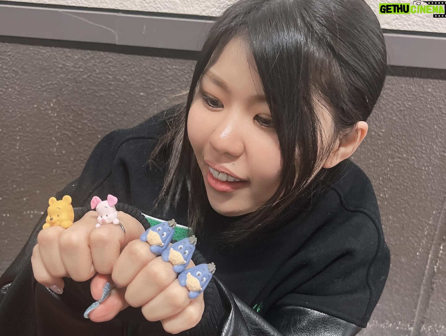 Reo Hazuki - 2.1K Likes - やっとみつけたガチャガチャ🍯💍
残り5個しかなくて、プーさん欲しくて回した結果、、
イーヨー3個、ピグレット1個、プーさん1個ゲットできました👏
ティガーが出たら4種類全部揃ったっちゃけど、、指輪入っとるケースも可愛いし、プーさん出てくれたし満足満足😌
#STARDOM #スターダム #女子プロレス
#STARS #FWC #STC #同級生ず
#HAZUKI #葉月 #はづらー村
#ガチャガチャ #pooh #disney