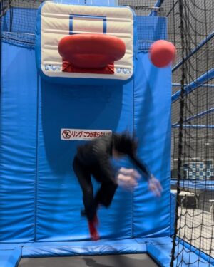 Reo Matsumoto Instagram - ・

最近寒くて

皆さん寝れないでしょうから、、、、

僕の超イケてる背面ダンクを見て

「あっつー！」と思いながら寝てください。

僕は久々にいい運動が出来たので爆睡します

おやすみなさい。

あ、お仕事学校おつかれさまです