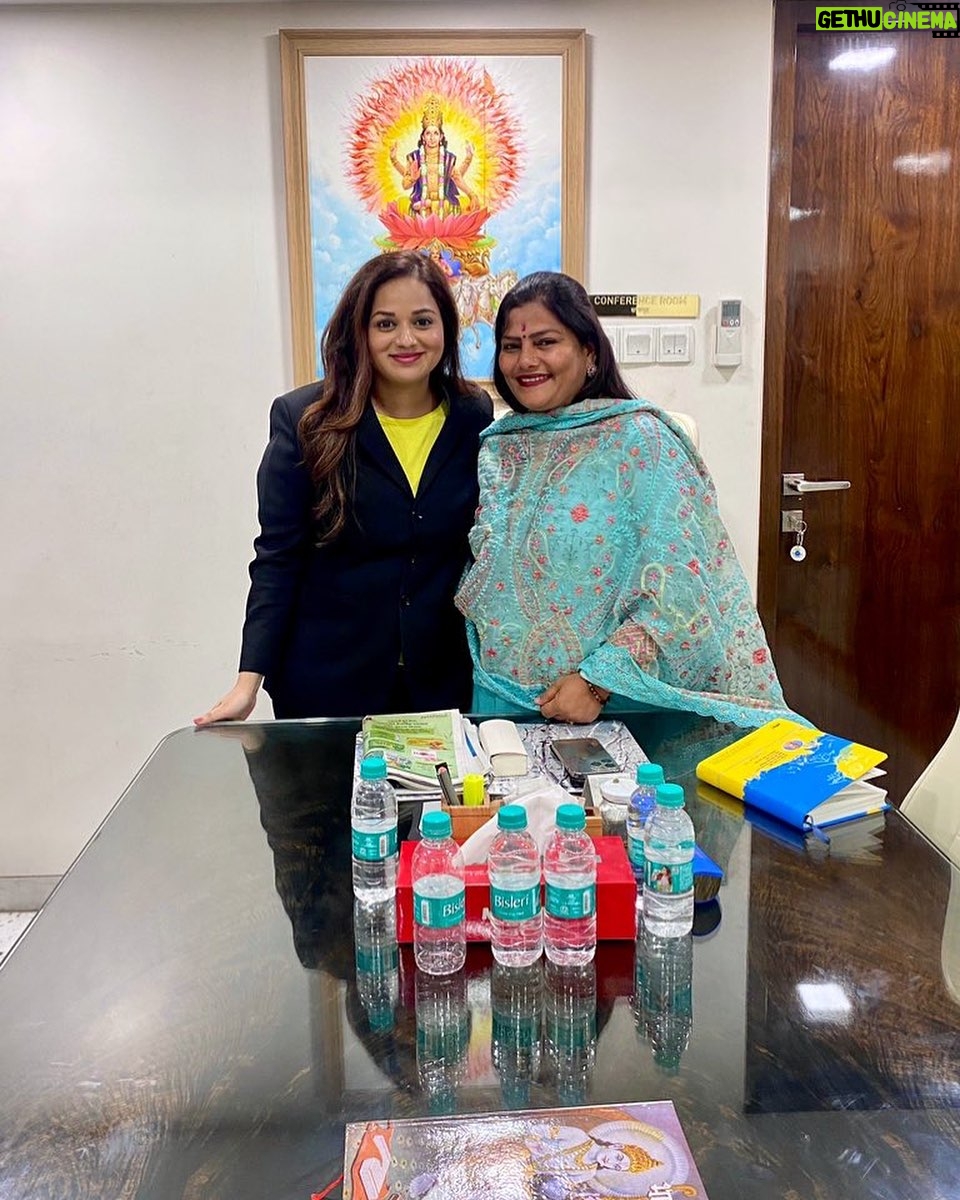 Reshma Rathore - 3 Likes - प्रेरणादायी शिवसेना खासदार उमेदवार श्रीमती राजश्रीताई हेमंत पाटील जी यांना नरिमन पॉइंट मुंबई व्यवसाय मुख्यालयात भेटून आनंद झाला.

It was a pleasure to meet an inspirational #Shivsena MP candidate Smt.Rajshritai Hemanth Patil ji at Nariman Point Mumbai business headquarters.

#Yavatmal-Washim #Nanded (Maharashtra) 

@rajshri_hemant_patil @mp_hemant_patil @mieknathshinde @drshrikantshinde @devendra_fadnavis