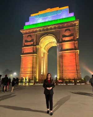Reshma Rathore Instagram - A leisurely walk In the heart of new Delhi at 
All-India War Memorial Arch 🏛️🇮🇳

#Indiagate #Glorious #Calmambiance  #historyenthusiast #Amarjawan #beautifullyilluminated #nationscapital
