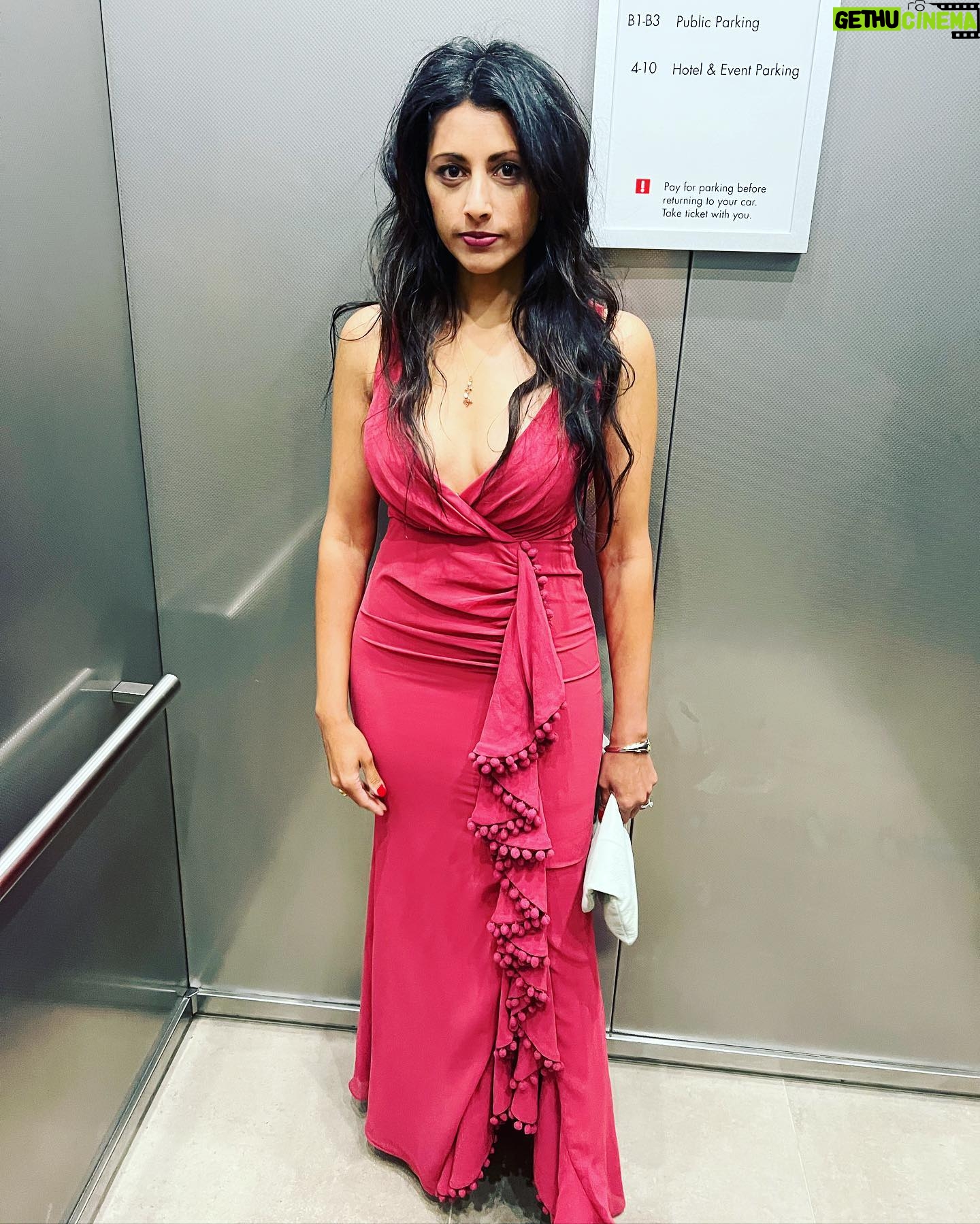 Reshma Shetty - 749 Likes - When your in an elevator. Late . But always ready to pose . #goodvibes