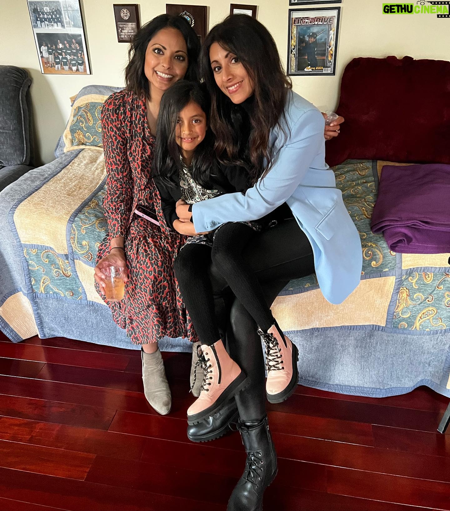 Reshma Shetty - 594 Likes - Happy thanksgiving from the women of my brood . #happythanksgivng #lovemyfamily