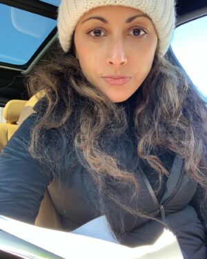 Reshma Shetty Instagram - What are you doing on this lovely Sunday afternoon? I am waiting / sunbathing in an arctic sun soaked Volvo . Sitting in a parking lot , Learning sides and waiting for my ballet dancer daughter to finish her class . I do love heated seats I must say . #mammaadventures #loveofmylife #lazysundays #whenisspringcoming