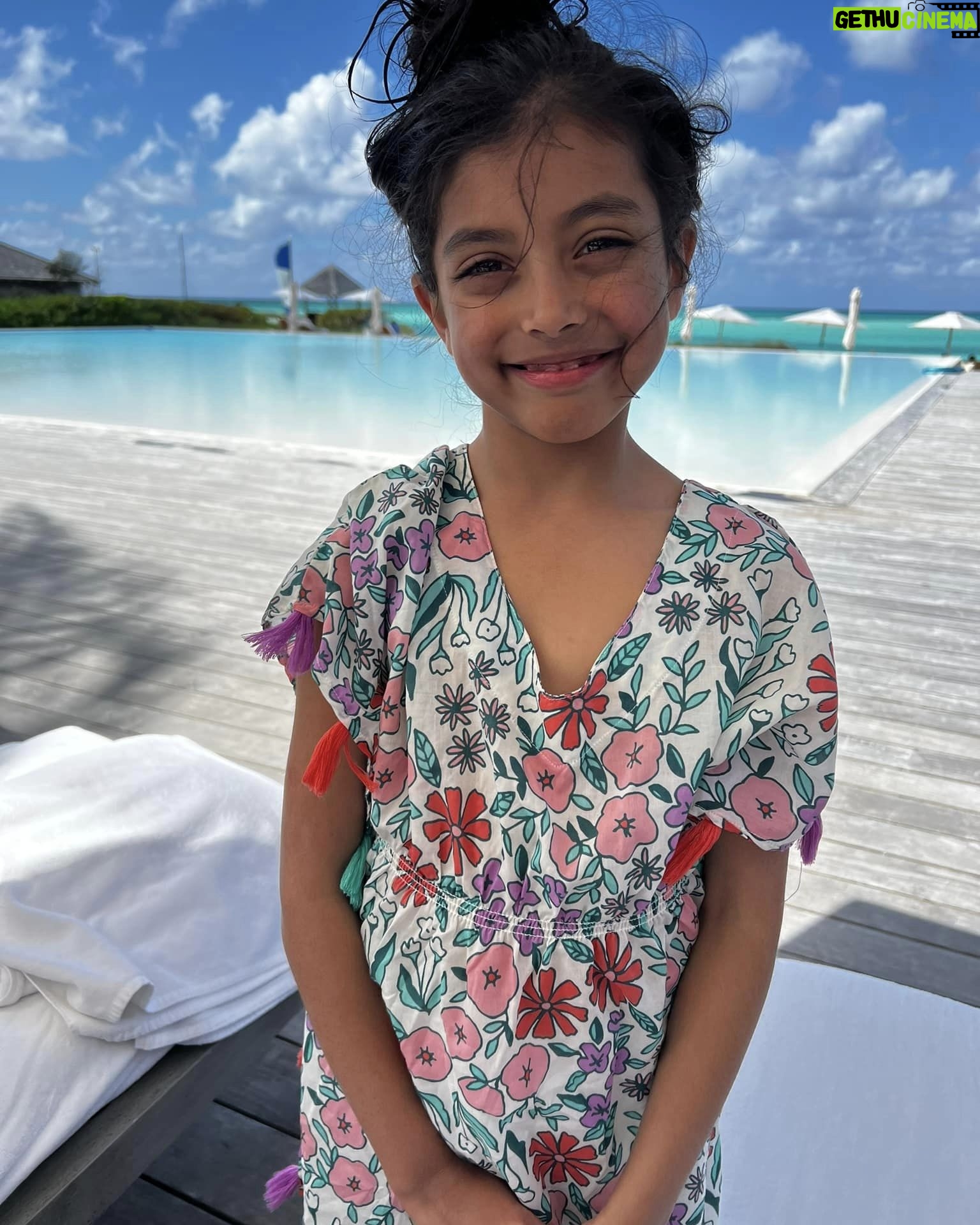 Reshma Shetty - 377 Likes - Photo dump of my babies relaxing . Deep works so hard and his most favorite fun thing to do is to hang out with his daughter . So why not do it on a tropical
Island . Meanwhile I take the pictures š and drink the wine š .