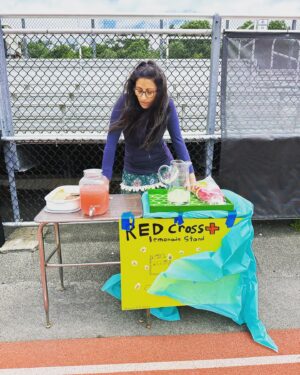 Reshma Shetty Instagram - Oh living the life . My kids lemonade stand for the Red Cross abandoned by my kid to be run by me . Glad I broke my fingers squeezing Lemons cos we sold out ! @americanredcross #goodcauses #loveofmylife