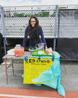 Reshma Shetty Instagram - Oh living the life . My kids lemonade stand for the Red Cross abandoned by my kid to be run by me . Glad I broke my fingers squeezing Lemons cos we sold out ! @americanredcross #goodcauses #loveofmylife