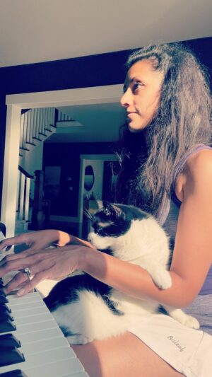 Reshma Shetty Instagram - My music loving cat who jumped on my lap as I played and stayed . #musiclover 
 #catlover #mozartforever
