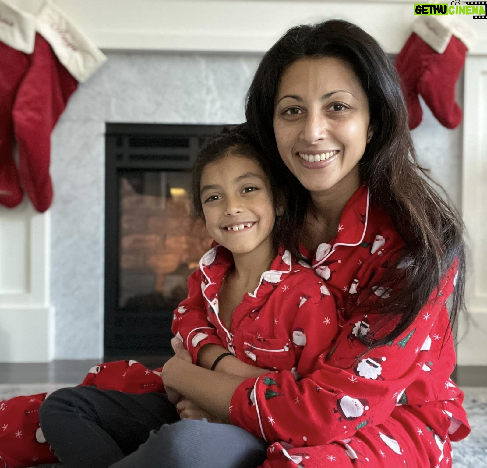 Reshma Shetty - 406 Likes - From my family to yours Merry Xmas . Itās been a really rough season and I know a lot of you are under the weather or dealing with baby bunnies under the weather or are not home because of weather. As I keep telling myself . This too shall pass .
Hereās to a better new year š