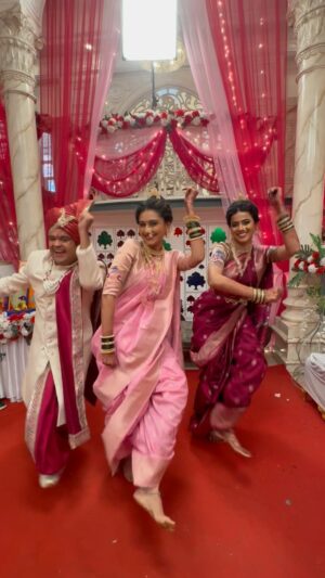 Reshma Shinde Instagram - प्रत्येक मोठया जावेला या गाण्यावर एकदातरी थिरकवास वाटल असेलच .. तुम्हाला काय वाटतं???