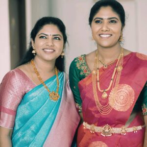 Reshmi Karthigeyan Instagram - Sister love😍😍
Sistersbond#traditionalwear#sareelove#southindiansaree#pinksaree#