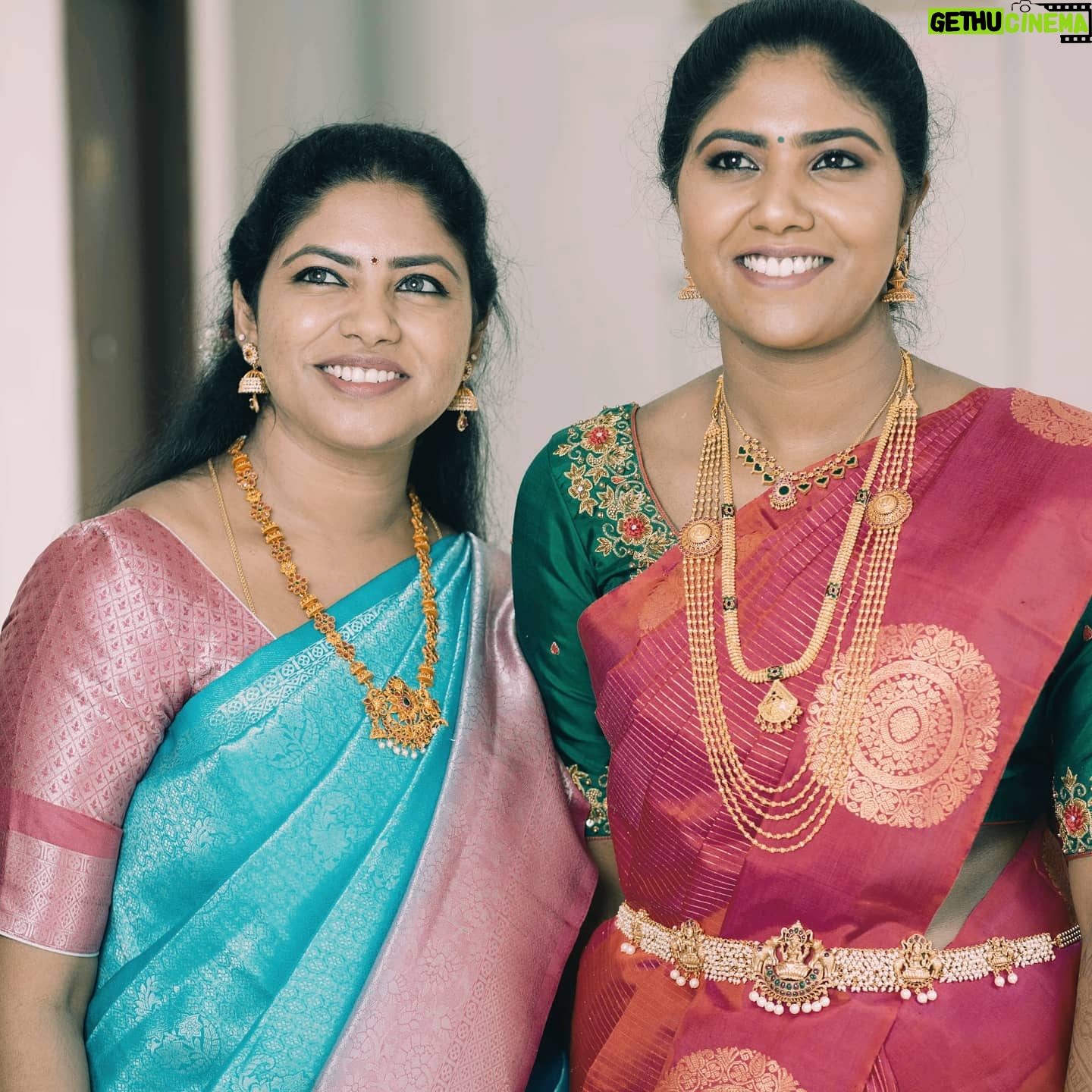 Reshmi Karthigeyan - 2.1K Likes - Sister love😍😍
Sistersbond#traditionalwear#sareelove#southindiansaree#pinksaree#
