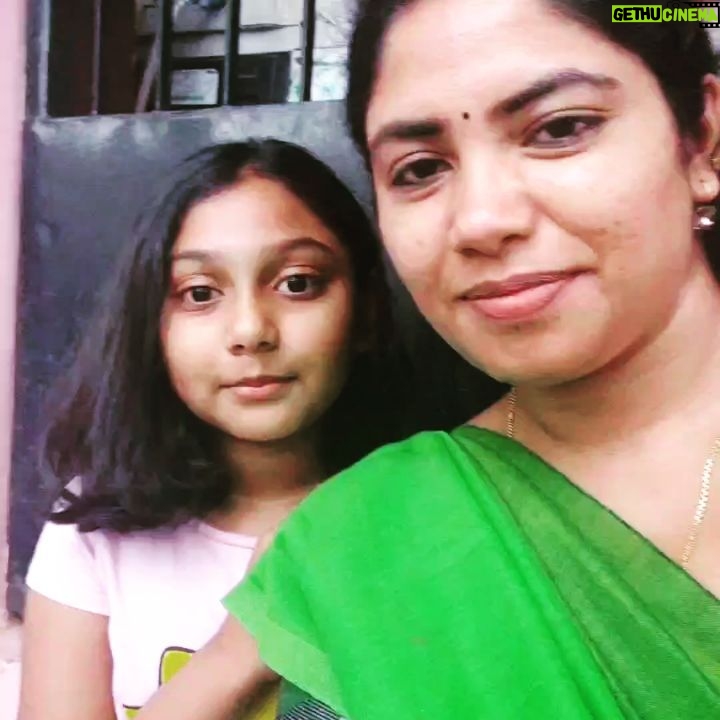 Reshmi Karthigeyan - 2.2K Likes - 😍😍😊
Shape of you Indian raga# attami#expression#shapeofyou # daughter # daughter love# motherdaughtercombo