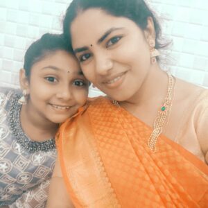 Reshmi Karthigeyan Instagram - 💕❤💕💗🧡
Mom and daughter#orange#traditional#daughterlove