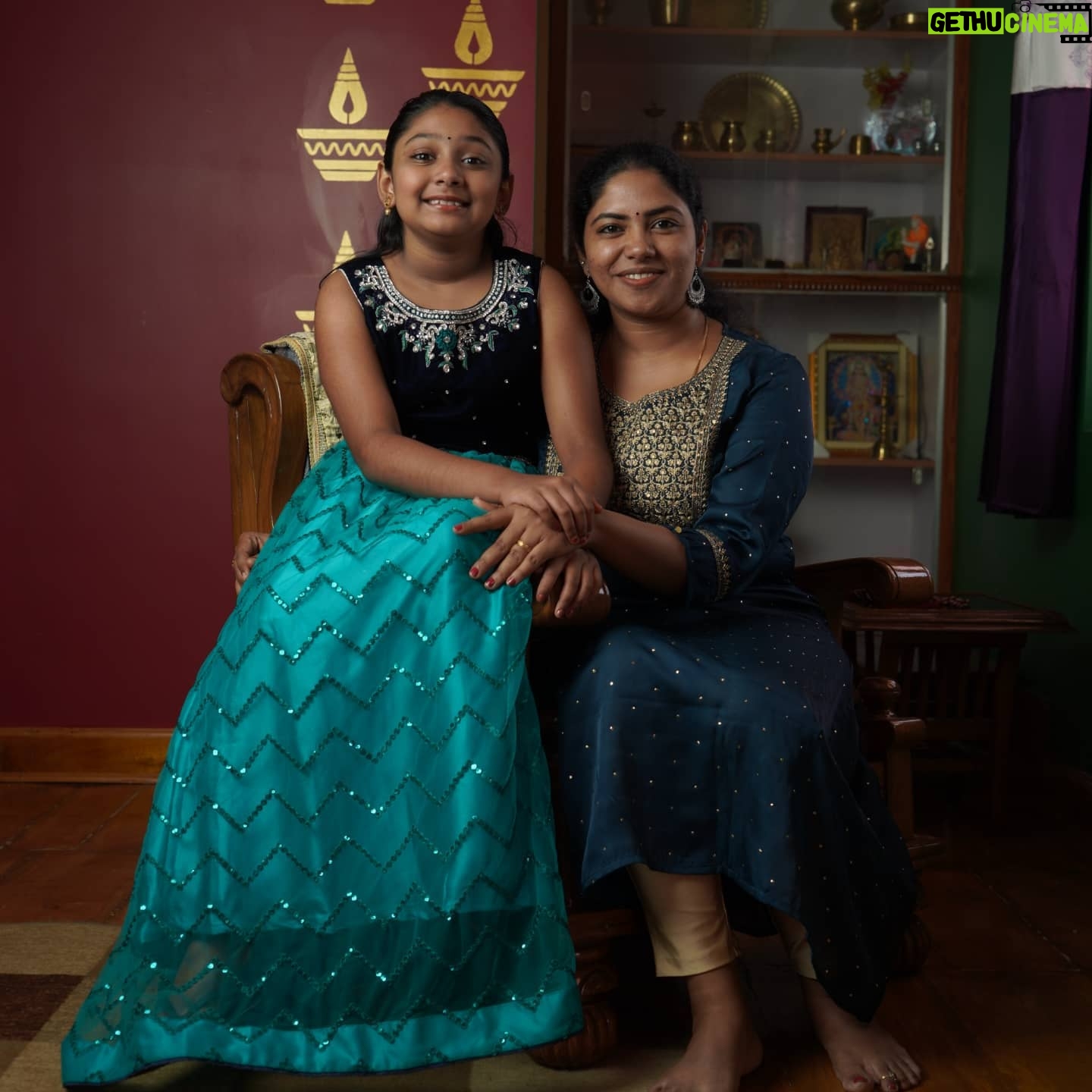 Reshmi Karthigeyan - 1.4K Likes - 💚💙😍
momanddaughter#prettydaughter#darlingdaughter#