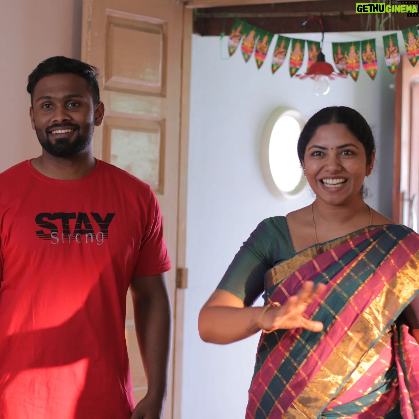 Reshmi Karthigeyan - 1.5K Likes - Thanks for the opportunity @vijayviruz that I was a part of ilthakasaiya and the team . . Hope we entertained all of you ❤️ sending all lot of love🥰
#erumasani#erumasaniwebseries#vijayviruz#reshmikarthigeyan