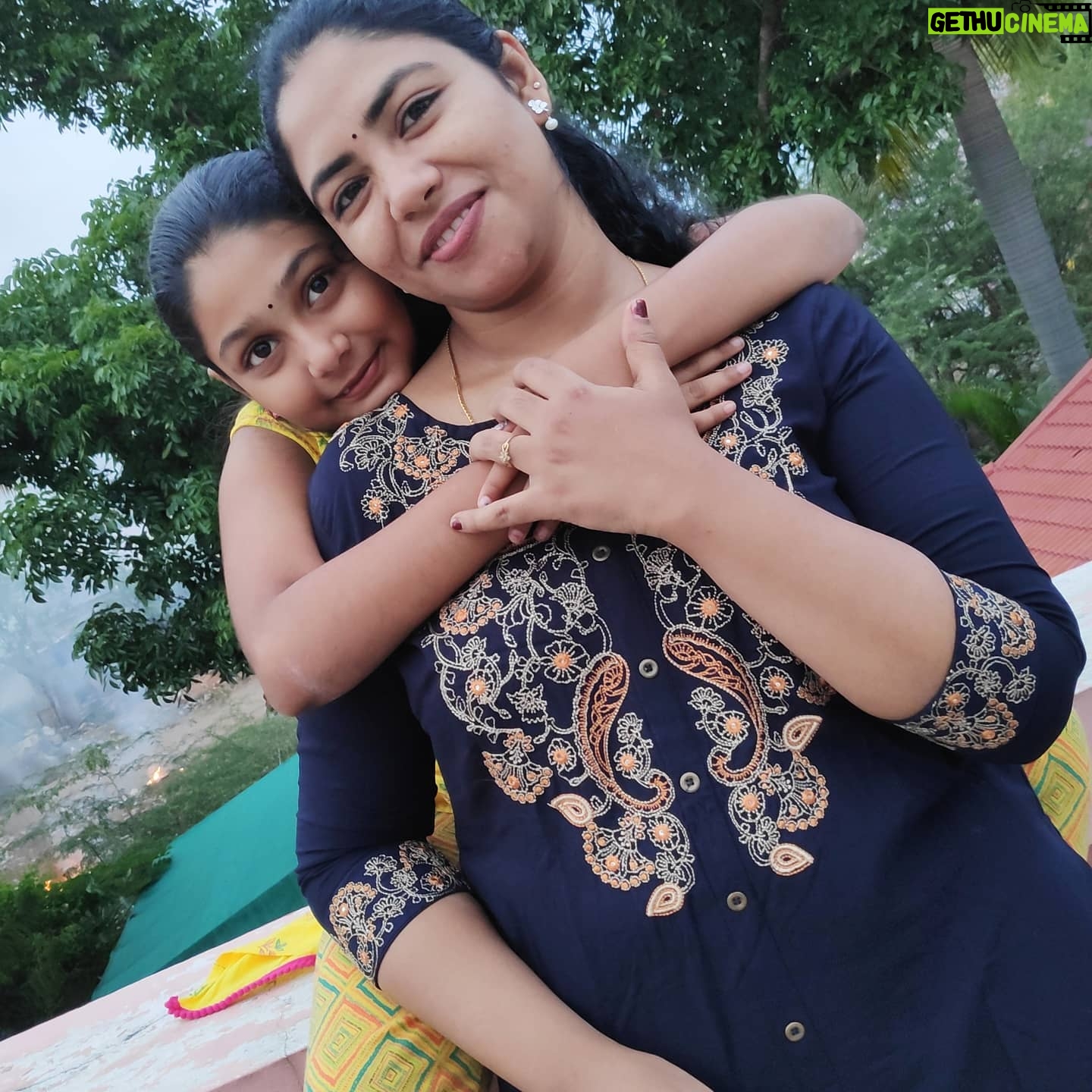 Reshmi Karthigeyan - 1.6K Likes - 💙💛💕❣